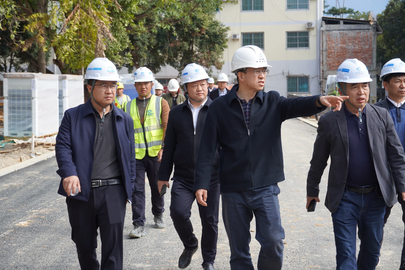 德宏州委副书记孙杰调研一公司中共德宏州委党校建设项目 (2).JPG